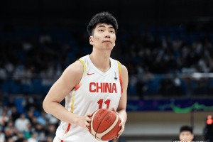 西乙主帅谈余嘉豪！直指防守+对抗+篮板隐患，需进步才能进西甲！