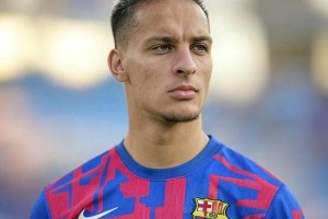 3000万镑豪赌“圆规”救急？巴萨盯上曼联弃将，20万周薪成西甲逆袭关键