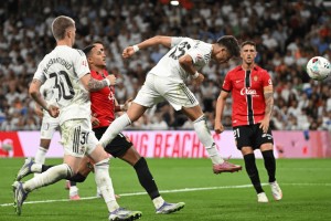 利物浦太子回勇，阿根廷天才创历史！姆巴佩2球被吹，皇马2-1登顶