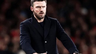 救火9场7胜2平&amp;重返前四！曼联让卡里克转正？名宿力挺但隐忧犹存