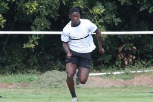 拉爵亲自干预阻止曼联新帝星离队！曝其加练欲争夺主力，增强肌肉