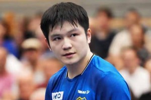 樊振东德甲首赢！队长陪练到流汗，每分都拼得稳当