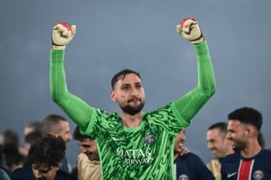 绝了，才拿欧冠冠军！就拒绝续约！大巴黎巨星贪财，曼联出面挖人