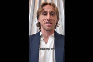 魔笛来了！官方：AC米兰免签39岁莫德里奇，双方签约至2026年