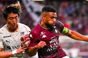 法甲联赛：梅斯1-1兰斯，升级附加赛首回合战平